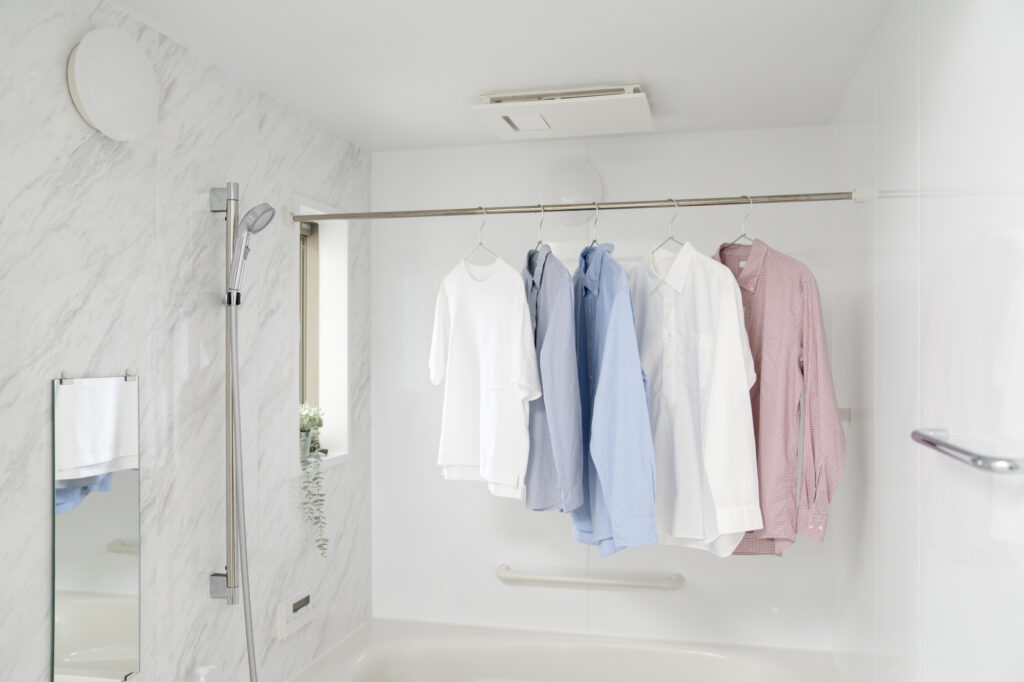 ランドリールーム　窓