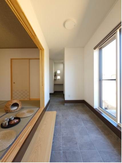 広い土間やワークスペースのある高気密住宅の施工事例