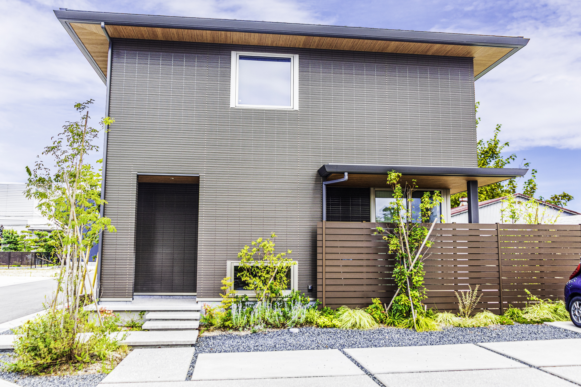 台風に強い家づくりは外構も重要|強風対策フェンスや周辺計画