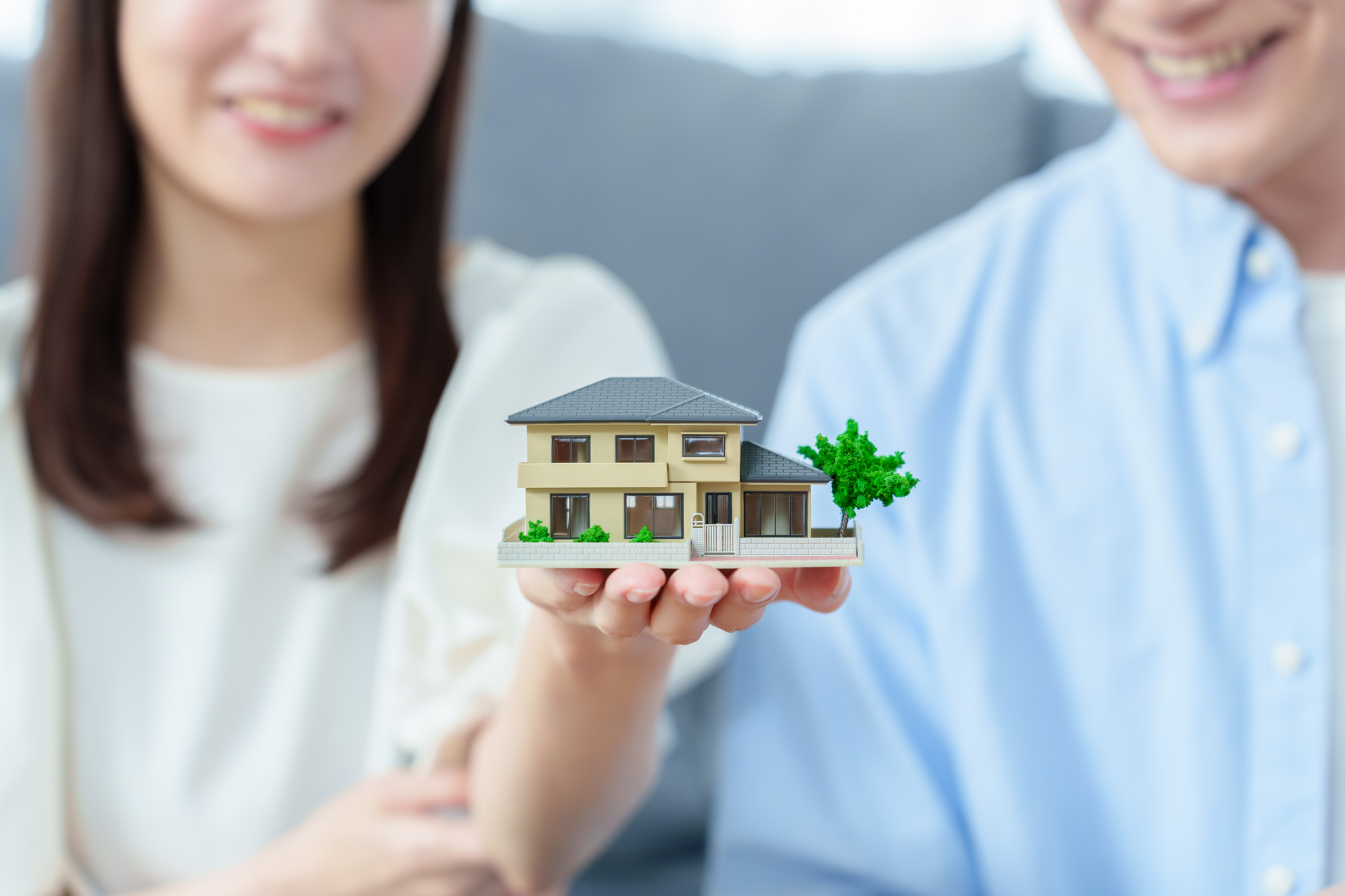 住宅購入を検討する夫婦