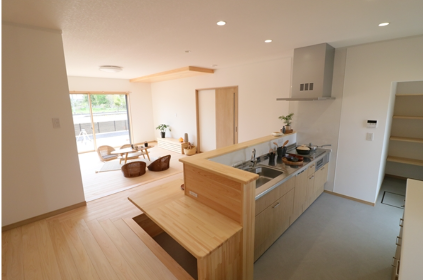 和風モダンで収納も多いキッチンの施工事例